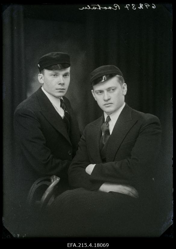 Kaks üliõpilast, vasakul Hugo Rootalu (kuni 1935 Rosenbaum).