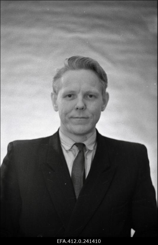 Ajakirja "Kultuur ja Elu" töötaja Arnold Ottin.
