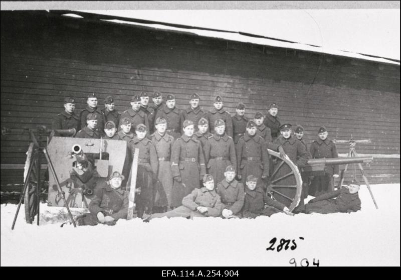 Vabadussõda. Õhu- ja merejõud, samuti soomustatud väeosad  lahingutegevuses. Välisriikide [Läti, USA, Soome, Inglismaa, Taani] laevad Tallinna sadamas. Soomusrongid nr. 1, nr. 5 ja nr. 4. Põhjapiirkonna Kommuunide Rahvakomissaride Nõukogu ja III Ülevenemaalise Tööliste Soldatite ja Talupoegade Saadikute Nõukogu fotod. Taani vabatahtlikud ja Soome ajakirjanikud Eestis. Välisriikide diplomaatide vastuvõtud 1920.a. alguses. Peeter I ausamba mahavõtmine.