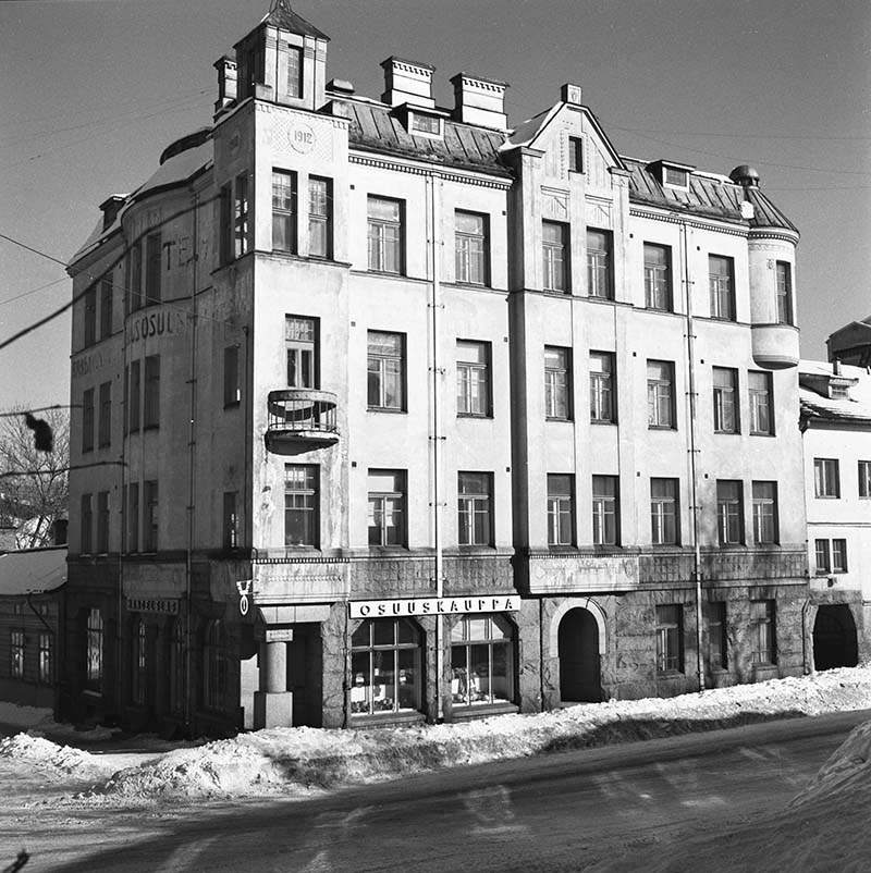 Alkun talo lännestä.