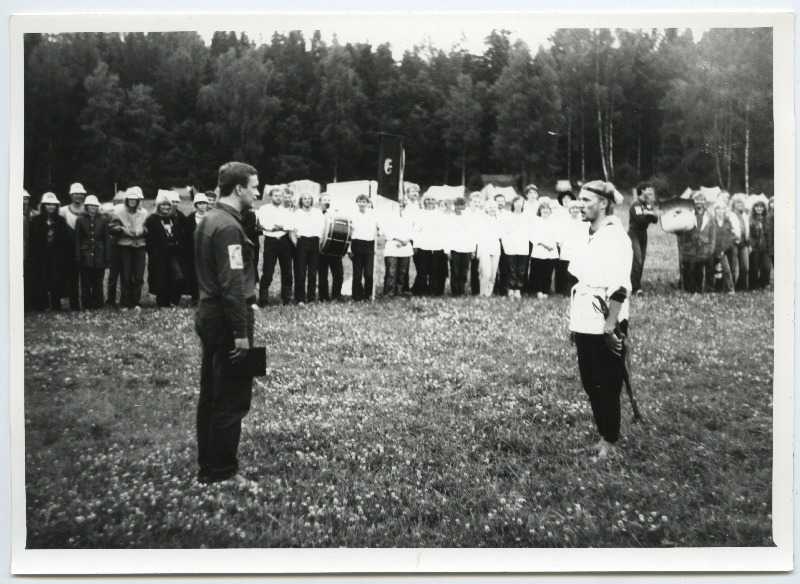 EÜE-85 Viru regiooni kokkutulek Mustjärvel III. Raporteerib Piibe rühma komandör Eduard Jartsev