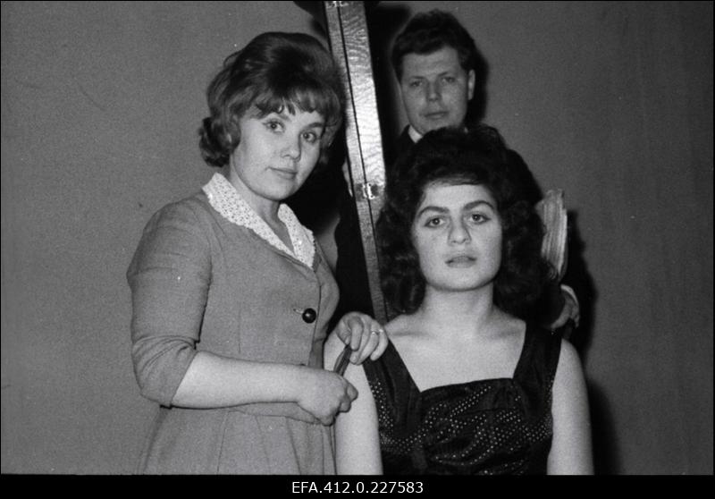 Laulja Anu Anton (vasakul).