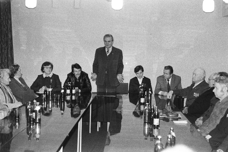 EKP Pärnu Linnakomitesse vastuvõtule tulnud parteiveterane tervitab EKP Pärnu Linnakomitee esimene sekretär Aado Peebo