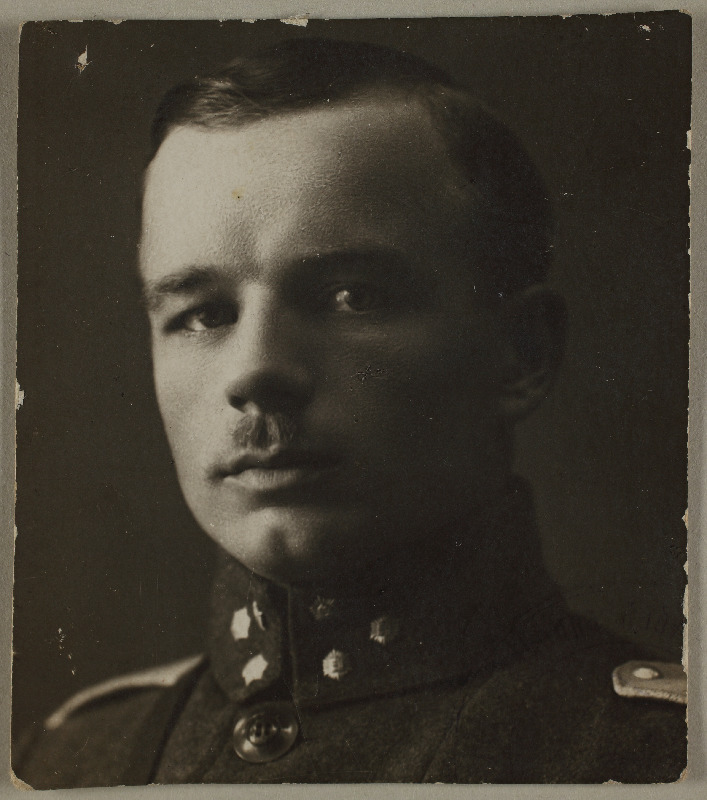 Fotoportree sõjaväemundris mehest [Mart Jürine?]