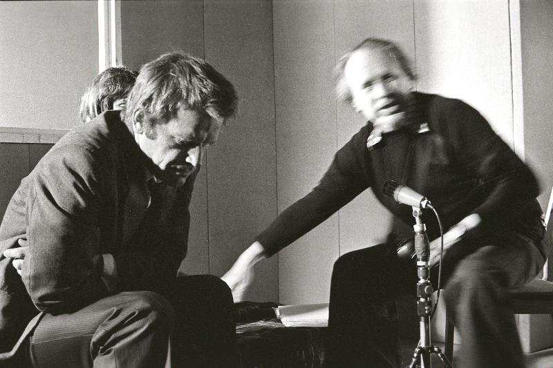 Stuudio Tallinnfilm teaduslik-fantastiline põnevusfilm "Hukkunud Alpinisti hotell". Näitlejaproovis Evald Hermaküla, paremal režissöör-lavastaja Grigori Kromanov.