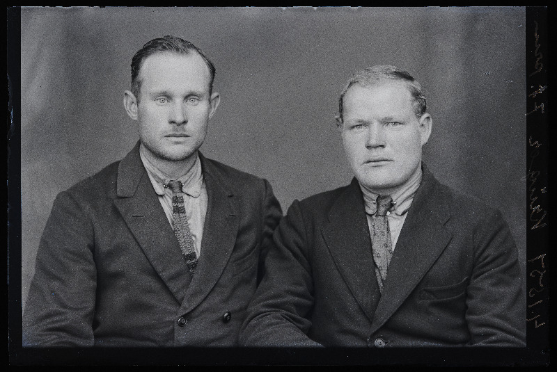 Kaks meest, (foto tellija Krüger).