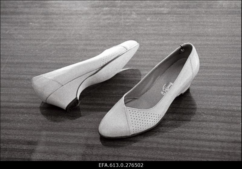 "Kommunaaris" (jalats 1984).