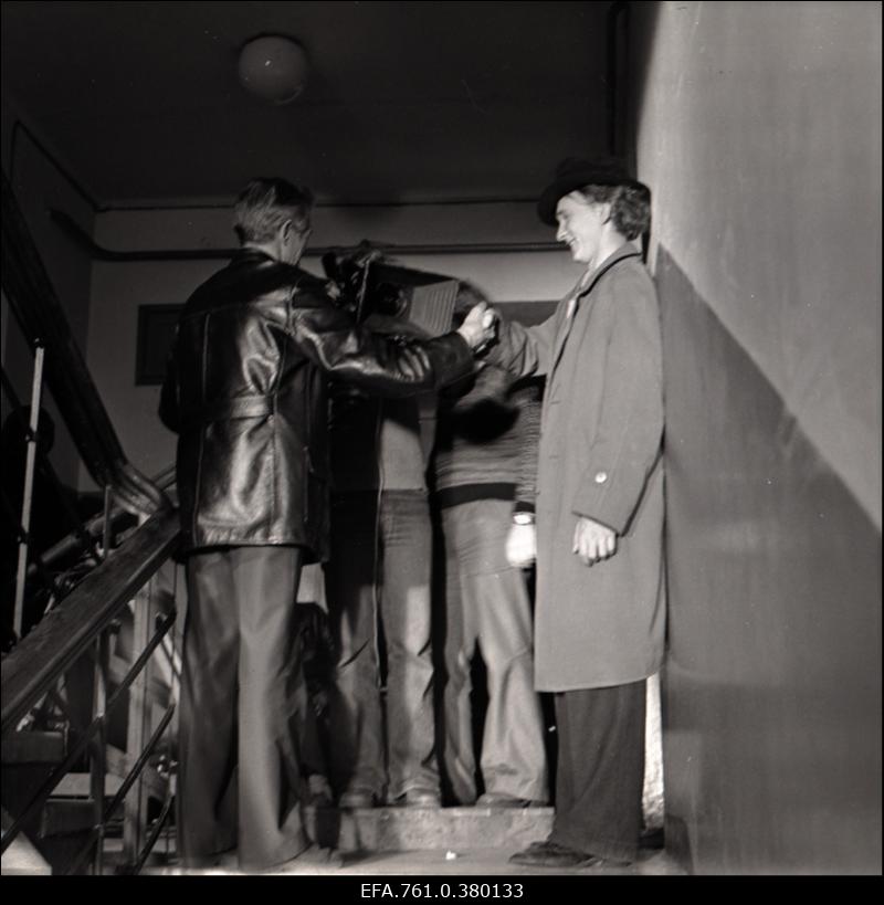 Filmi "Metskannikesed" võtted. Režissöör Kaljo Kiisk, Tõnu rollis Arvo Kukumägi