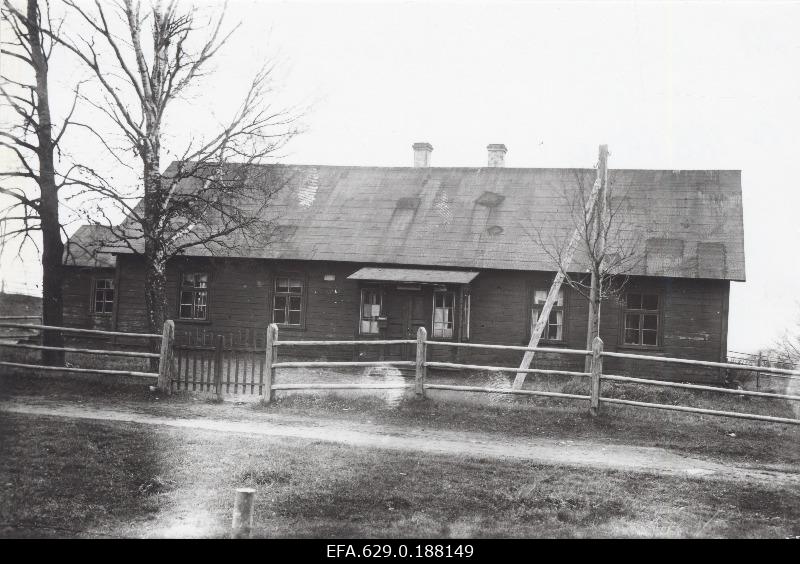 Naissaare valla- ja koolimaja.