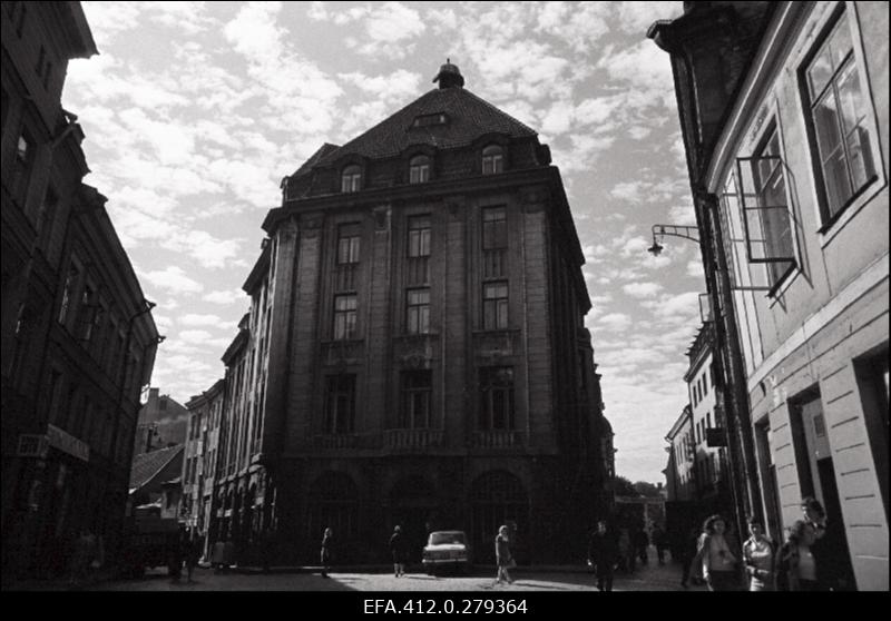 Võtted vanalinnast kiudpilvedega.