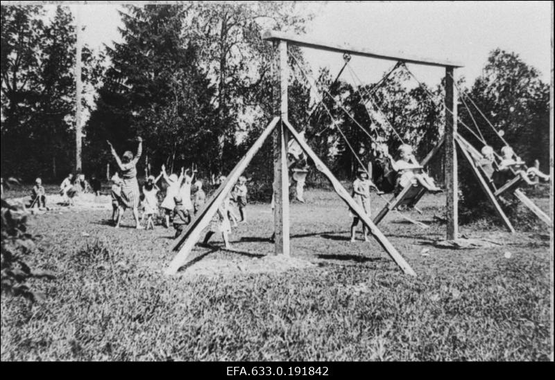 Lapsed Turba asula pargis.