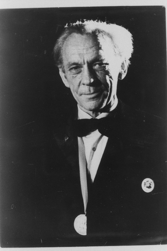 Rahvatantsujuht Alfred Raadik oma 60. juubelikontserdil.