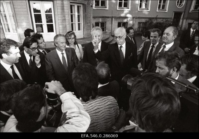 Välissaadiku vastuvõtt Kadrioru presidendilossis.