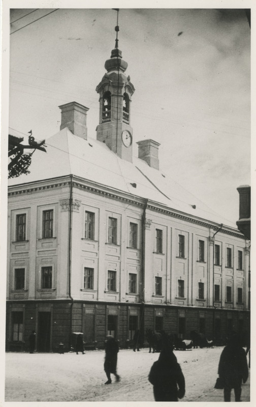 Tartu raekoda talvel. Vaade Ülikooli tänavalt.