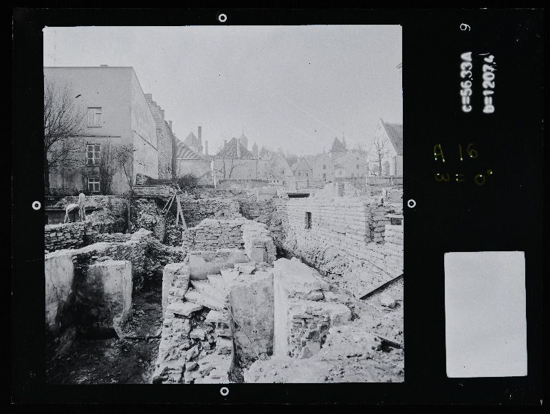 Tallinn. Kvartal nr 37. Ehitusarheoloogia. Harju tänava stereofotogramm-meetriline mõõdistamine.