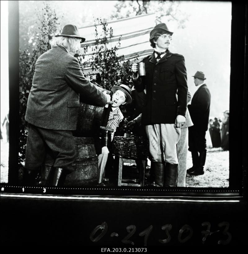 Kaader Tallinnfilmi mängufilmist "Suvi". Kiire osas Margus Lepa, Tootsi osas Aare Laanemets.