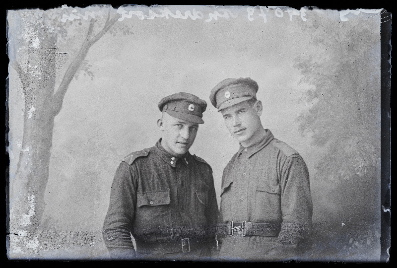 Kaks sõjaväelast, (foto tellija Andrekson).