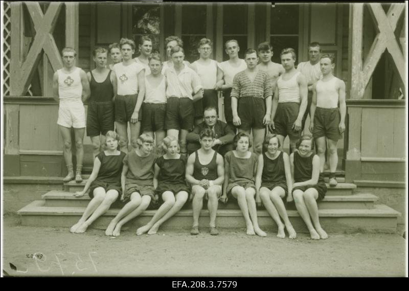 Spordiseltsi Järvapojad spordikursusest osavõtjaid.