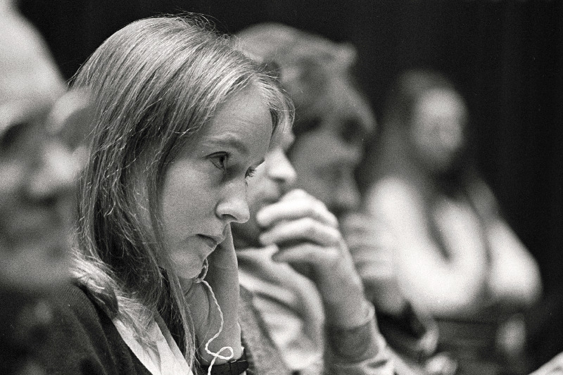 Eesti NSV Kunstnike Liidu XVIII kongress. Esiplaanil maalikunstnik Epp-Maria Kokamägi.