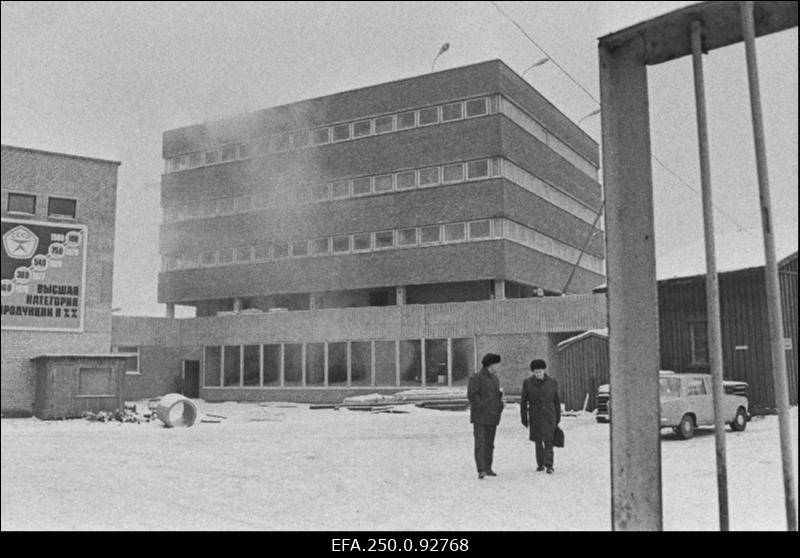 Pärnu puidutöötlemiskombinaadi „Viisnurk“ olmehoone ehitus.