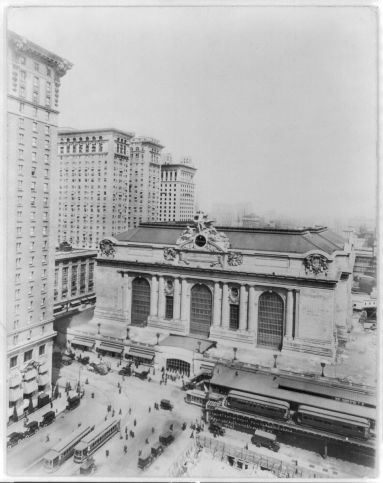 Grand Central Depot, Park Ave. and 42nd St., New York City LCCN2002709404 - Title: Grand Central Depot, Park Ave. and 42nd St., New York City
Abstract/medium: 1 photographic print.