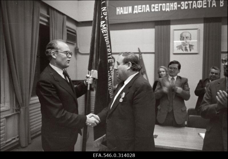 Komsomoli löökehitusel Siberis Pimi asulas töötavad mehed Eestist, et rajada autoteid naftaväljade teenindamiseks.