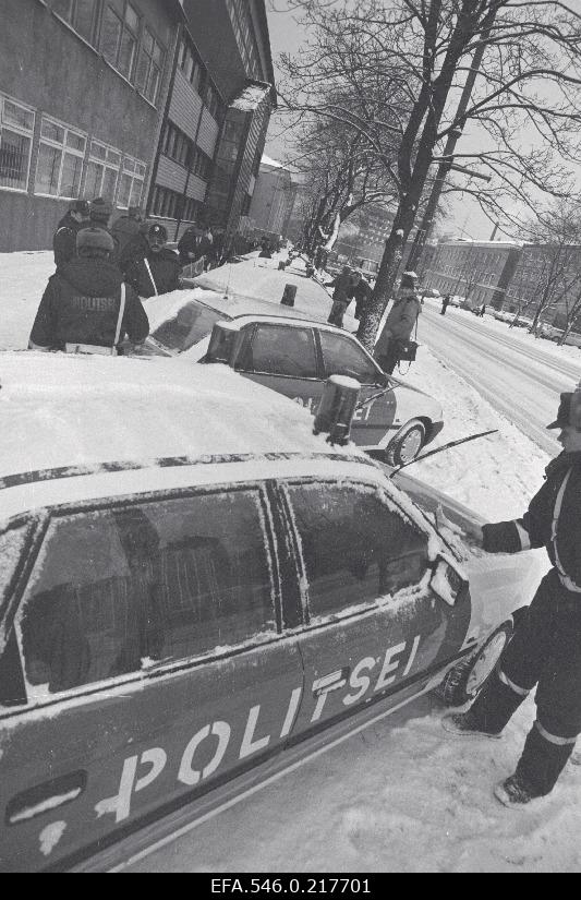 Politsei uued autod (Opel Astra).