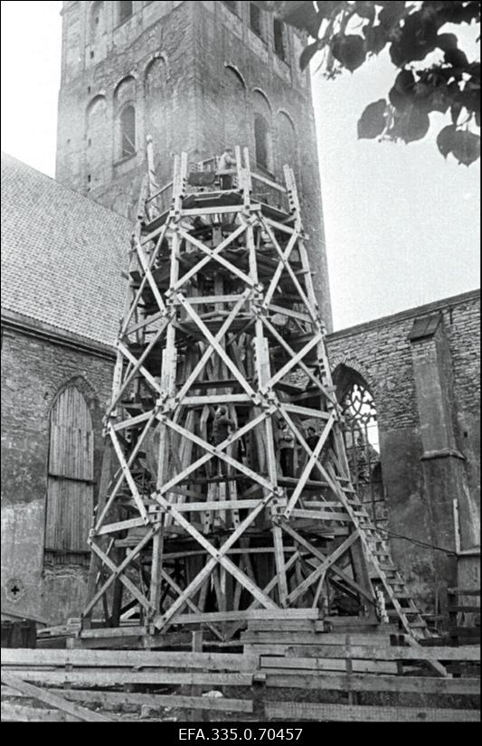 Raekoja torni taastamistööd.