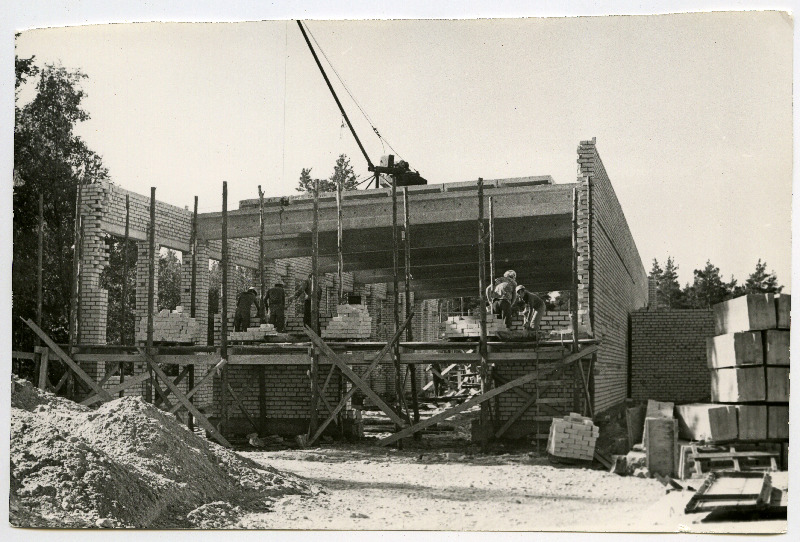 EÜE ehitamas -fotod erinevatest aastatest I