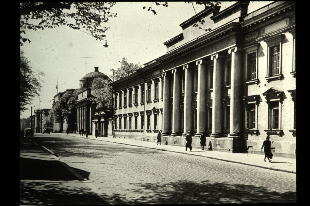 Arkkitehtuurin historian opetusdiat, Engel: Senaatintori (B12)