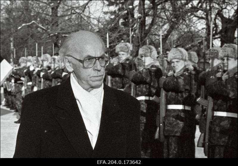 President Lennart Meri Eesti Vabariigi kindrali Johan Laidoneri 110. sünniaastapäeva pidulikul tähistamisel Kadriorus.