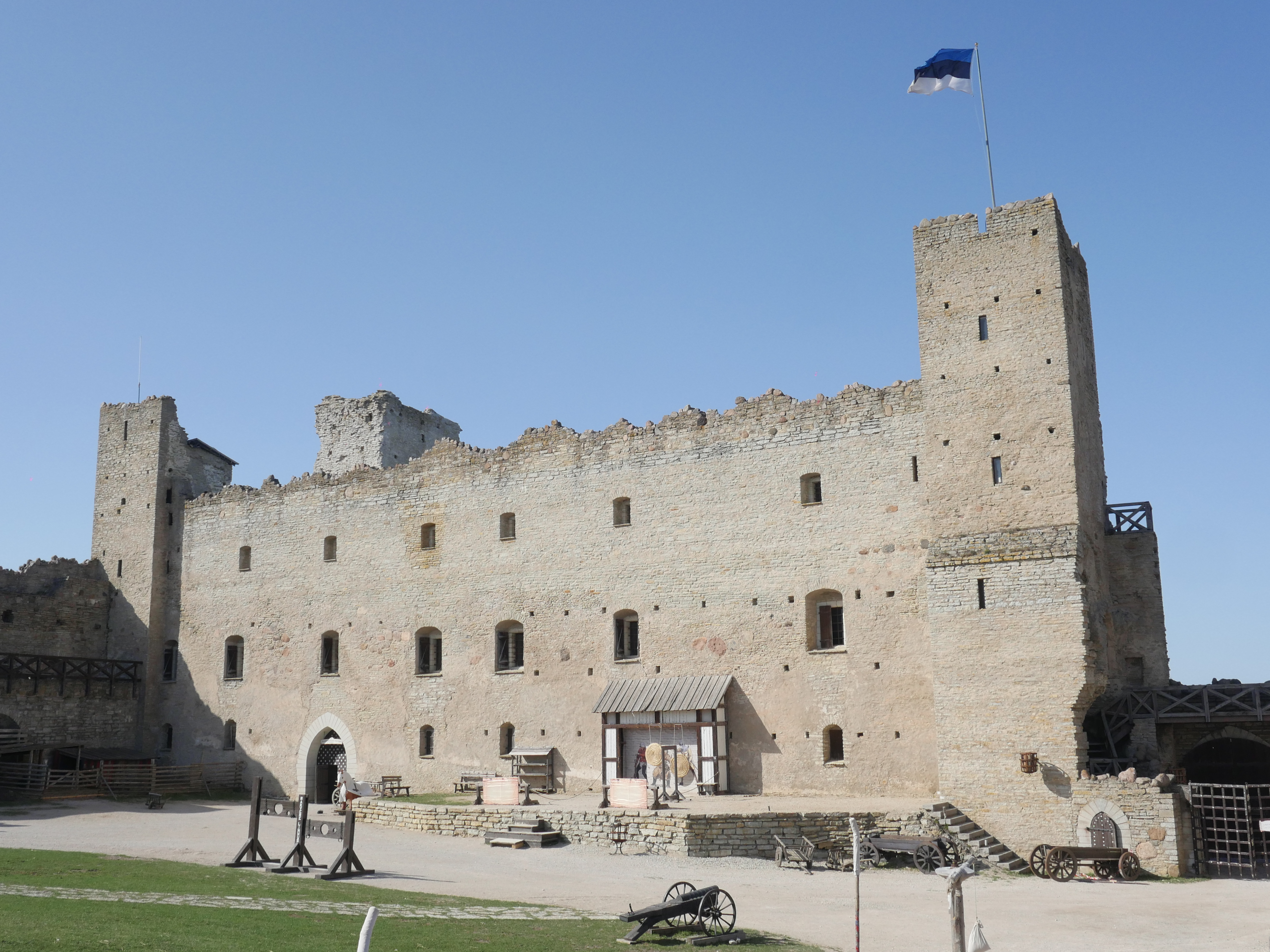 Linnuse konvendihoone ja kagutorn - Convent building