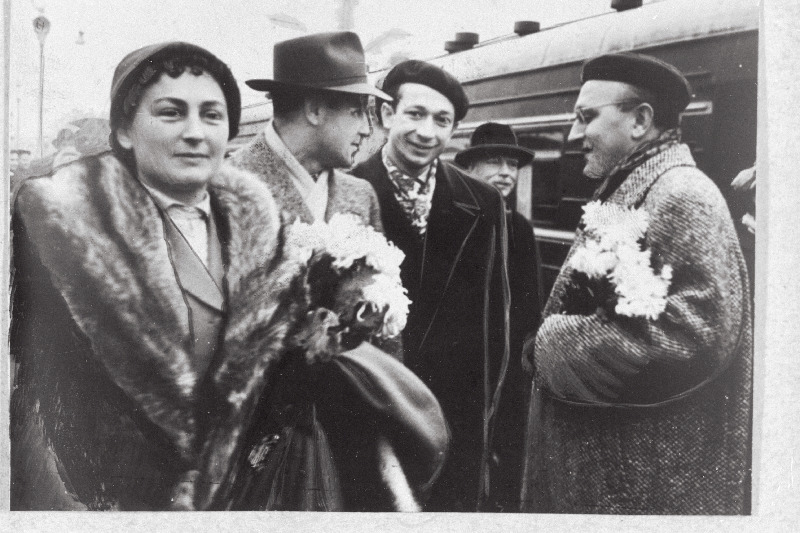 Tallinna külaskäigule saabunud Saksa Demokraatliku Vabariigi puhkpillikvinteti liikmete vastuvõtt Balti jaamas.