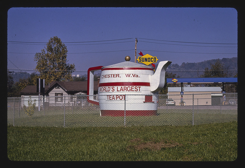 Teapot, Teapot Building, Chester, West Virginia (LOC)