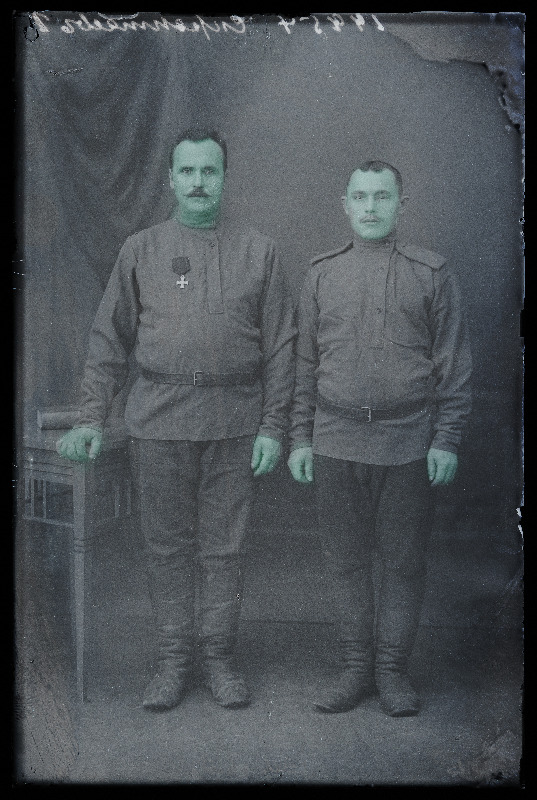 Kaks sõjaväelast, (foto tellija Skroptajeff [Skroptajev]).
