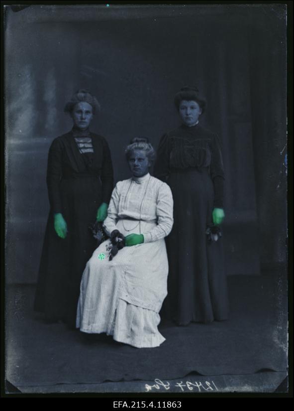 Grupp naisi, (foto tellija Soa).