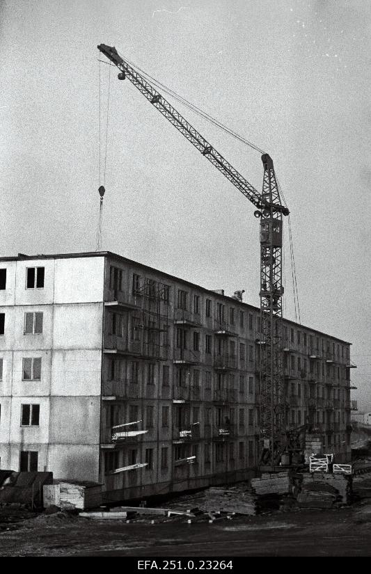 Eighty-five-apartment large-scale house on Pae Street.