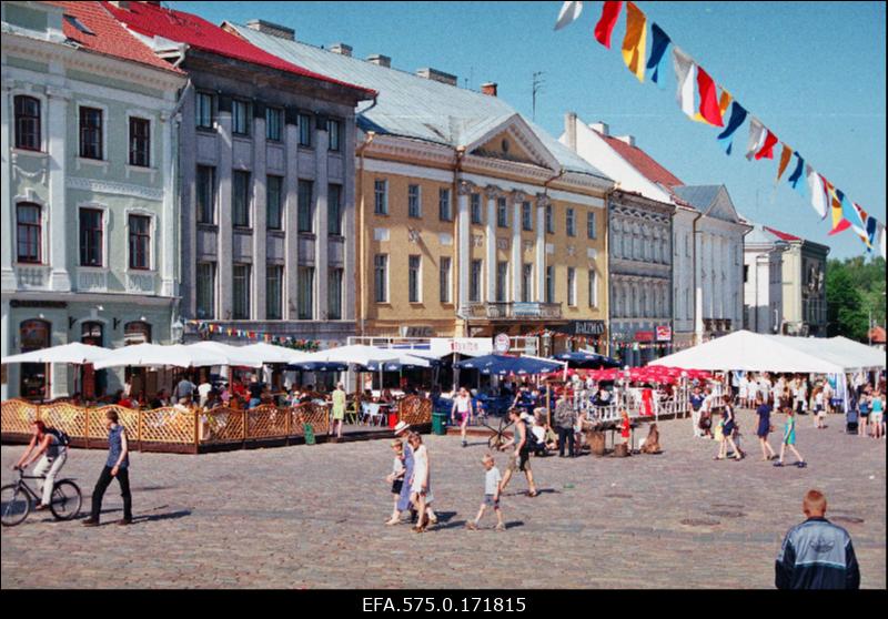 Käsitöölaat Tartu Raekoja platsil.