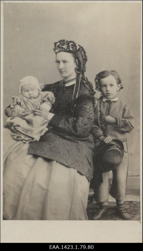 Mary von Wahl poja Edwardi ja ühe oma teise lapsega, grupifoto