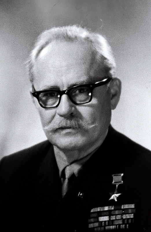 Puusepp, E. - Eesti NSV sotsiaalkindlustuse minister.