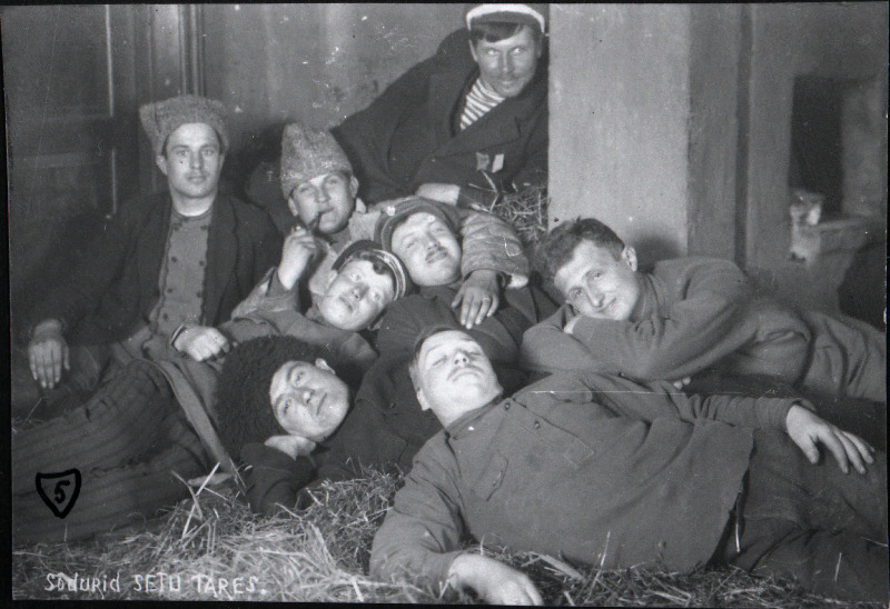 Vabadussõda. 2.Jalaväepolgu sõdurid setu tares puhkamas.