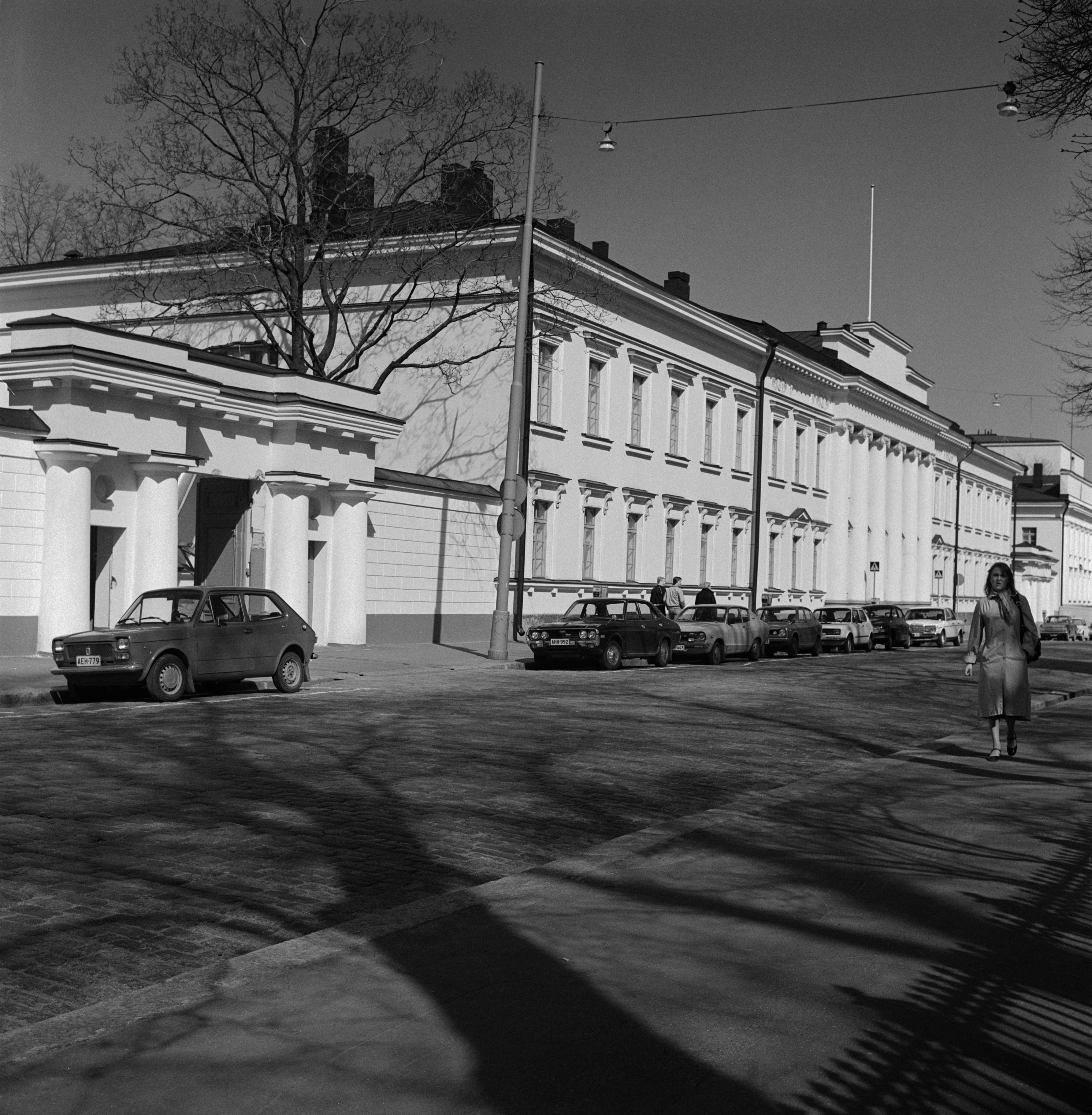 {'fi': 'Unionikatu 38, HYKS:n IV sisätautien klinikka', '_type': 'lang'} - Unionikatu 38, HYKS:n IV sisätautien klinikka. Arkkitehti C. L. Engel. -- negatiivi, filmi, mv