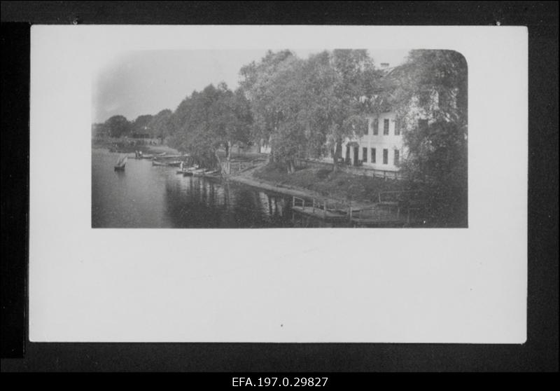Emajõe-äärne.