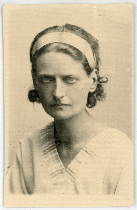 Fabricius, Elsa Maria Sophie Edit, sünd 1902. Portreefoto välispassi saamiseks esitatud avalduse juurde