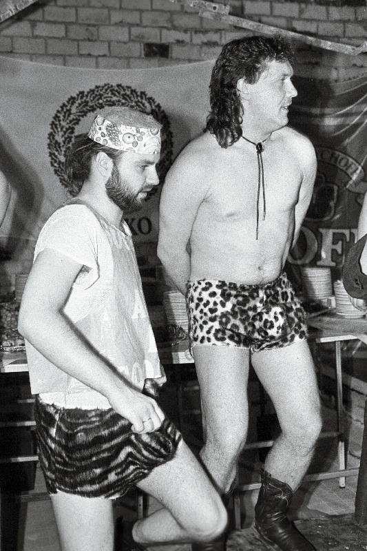 Muusikud Mihkel Raud (vasakul) ja Jaanus Raudkats ansambli Singer-Vinger CD-plaadi ja kasseti esitlusel.