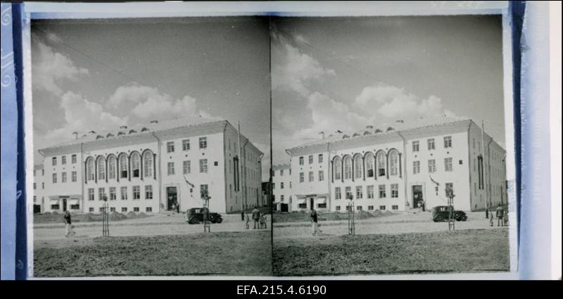 Vaade Eesti panga hoonele Petseris.