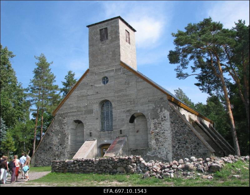 Tõstamaa. Maarja kirik