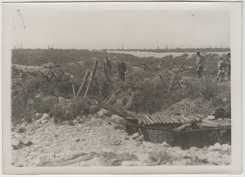 Kaarel Robert Pusta Verduni lahingupaika uurimas.