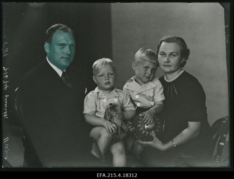 Elmar Juurik perega, (Saaremaalt, Torgu).
