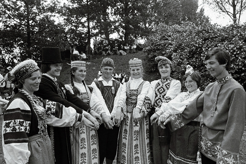 Eesti NSV rahvatantsupeo külalised.